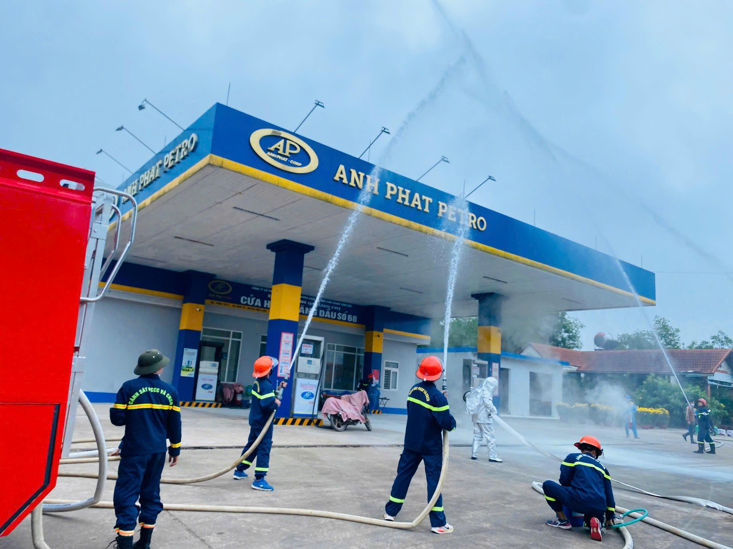 Thực tập phương án chữa cháy, cứu nạn cứu hộ tại Cửa hàng xăng dầu số 68 thuộc Công ty Cổ phần Anh Phát Petro - Chi nhánh Quảng Trị