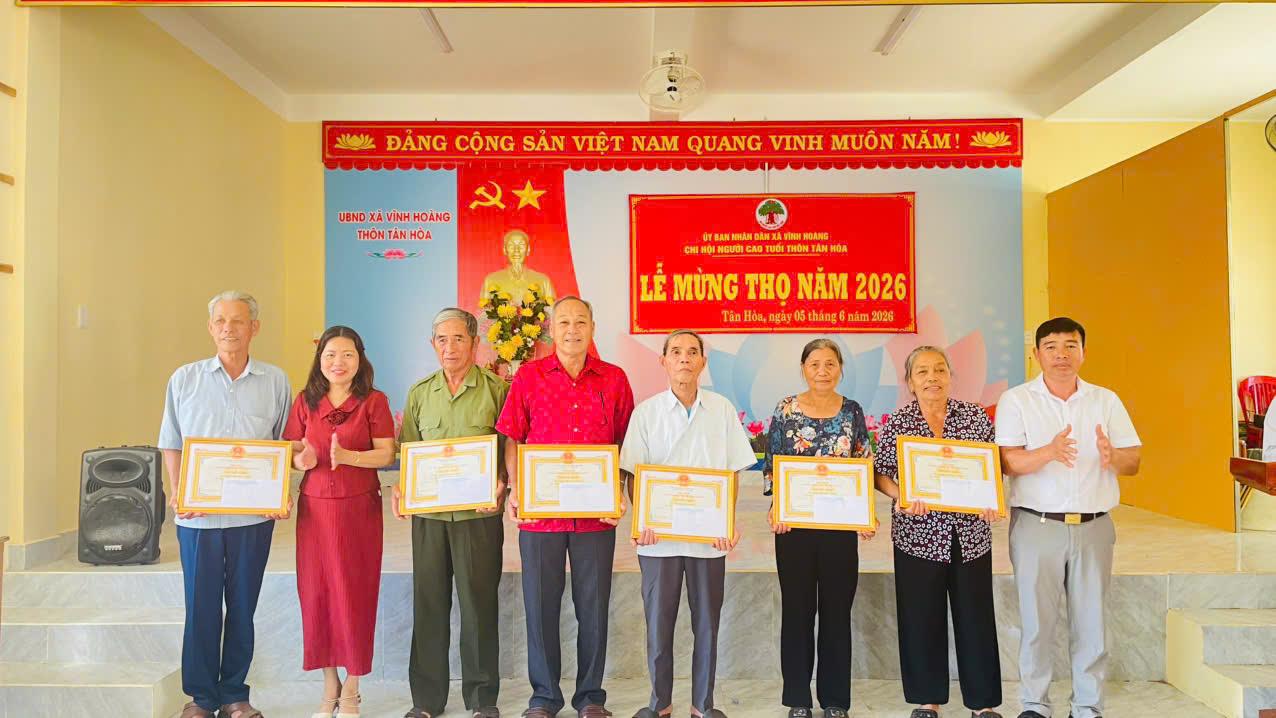 Xã Vĩnh Hoàng: Tổ chức chúc thọ, mừng thọ 349 người cao tuổi trên địa bàn